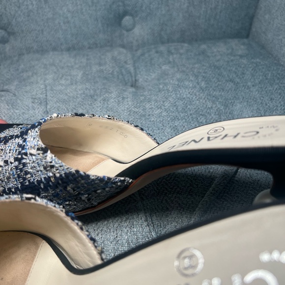 CHANEL Black/Blue Tweed & Grosgrain pointed toe CC Pearl heel Mule - Picture 9 of 14
